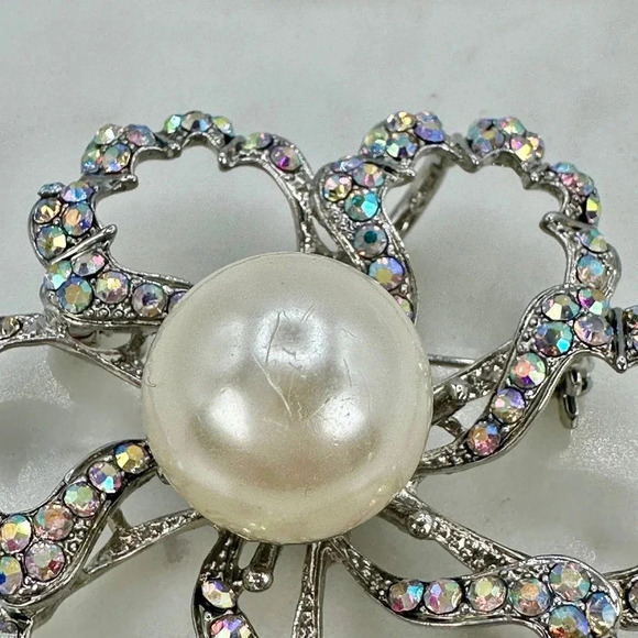 Big Y&J Signed Pearl Rhinestone Flower Brooch Pin Pendant AB Iridescent Retro - Picture 8 of 11
